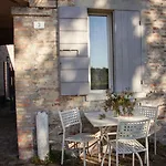 Studio-apartment Mit Garten- Grill- Pool Und Aussicht By Interhome Apartman